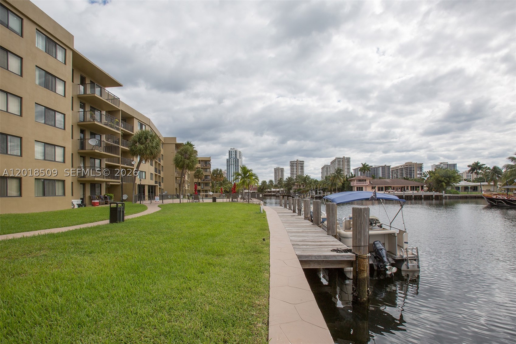YACHT CLUB CONDO (THE) - Residential