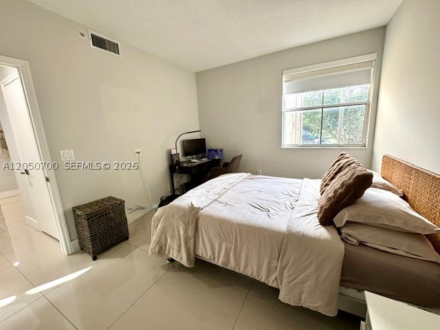 THE COURTS AT DORAL ISLES - Residential Lease