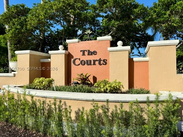 THE COURTS AT DORAL ISLES - Residential Lease
