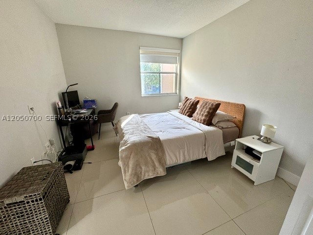THE COURTS AT DORAL ISLES - Residential Lease