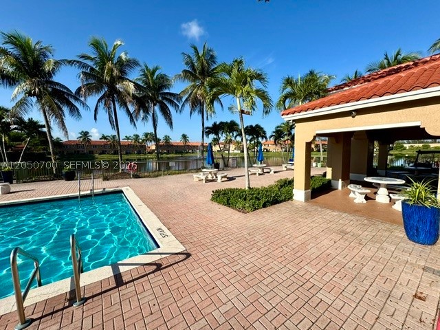 THE COURTS AT DORAL ISLES - Residential Lease