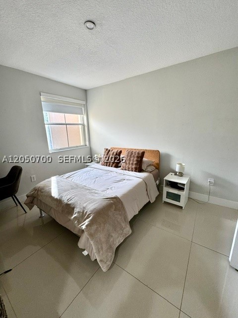 THE COURTS AT DORAL ISLES - Residential Lease
