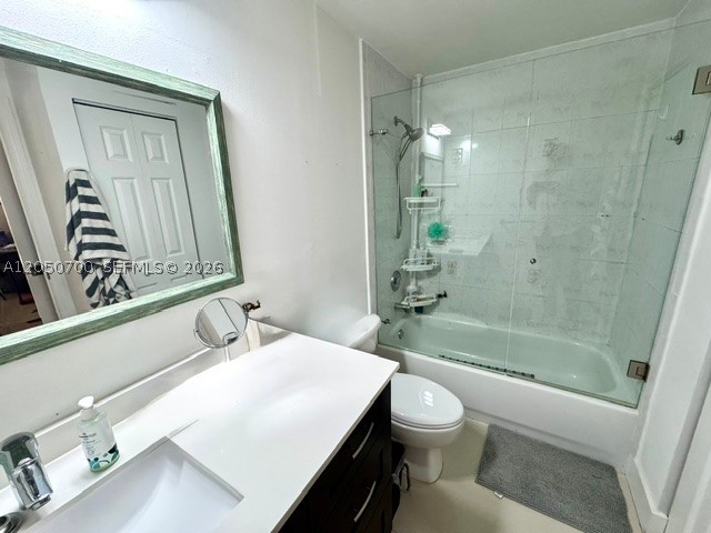 THE COURTS AT DORAL ISLES - Residential Lease