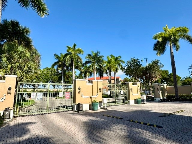 THE COURTS AT DORAL ISLES - Residential Lease