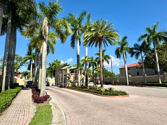 THE COURTS AT DORAL ISLES - Residential Lease
