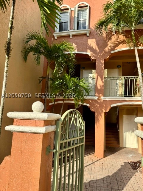 THE COURTS AT DORAL ISLES - Residential Lease
