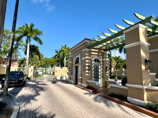 THE COURTS AT DORAL ISLES - Residential Lease