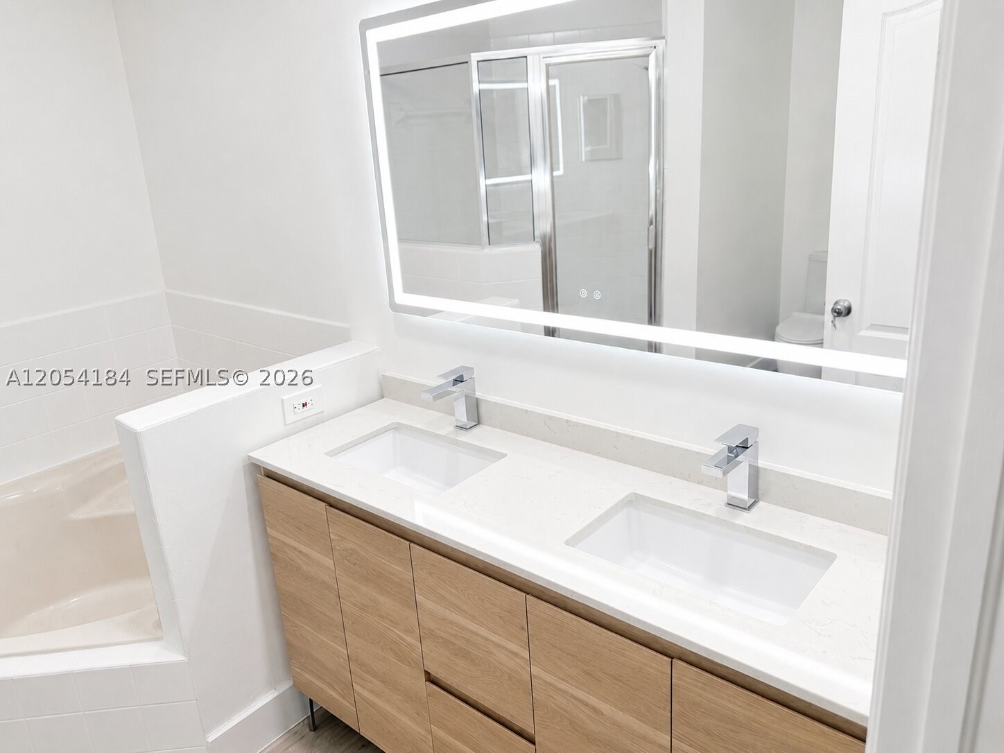 DORAL LANDINGS TOWNHOMES - Residential