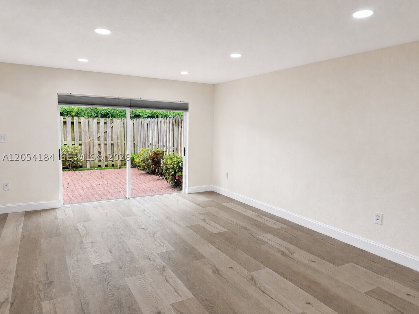 DORAL LANDINGS TOWNHOMES - Residential