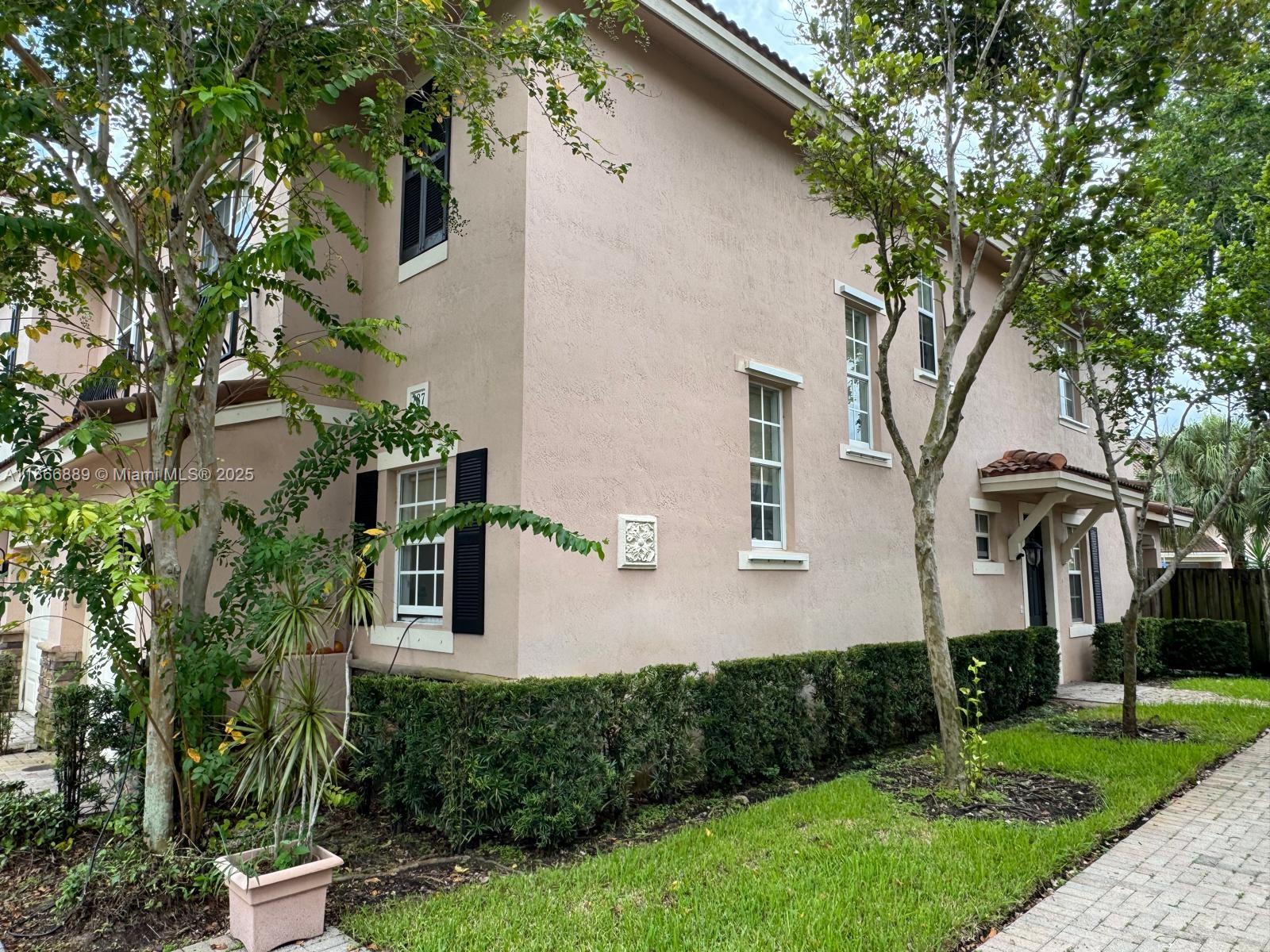 Las Brisas - Residential Lease