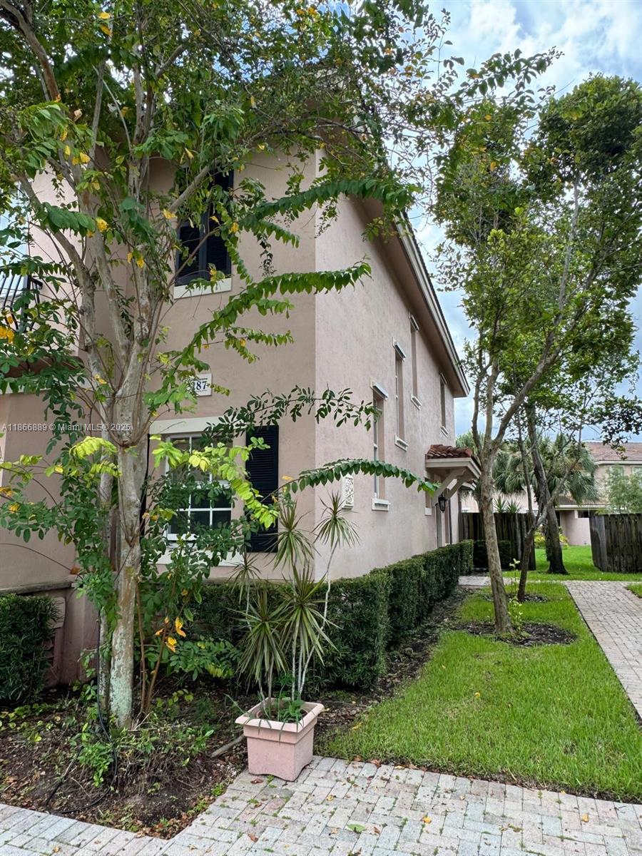 Las Brisas - Residential Lease