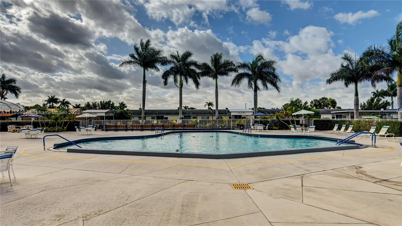 CRESTHAVEN VILLAS CONDO 3 - Residential