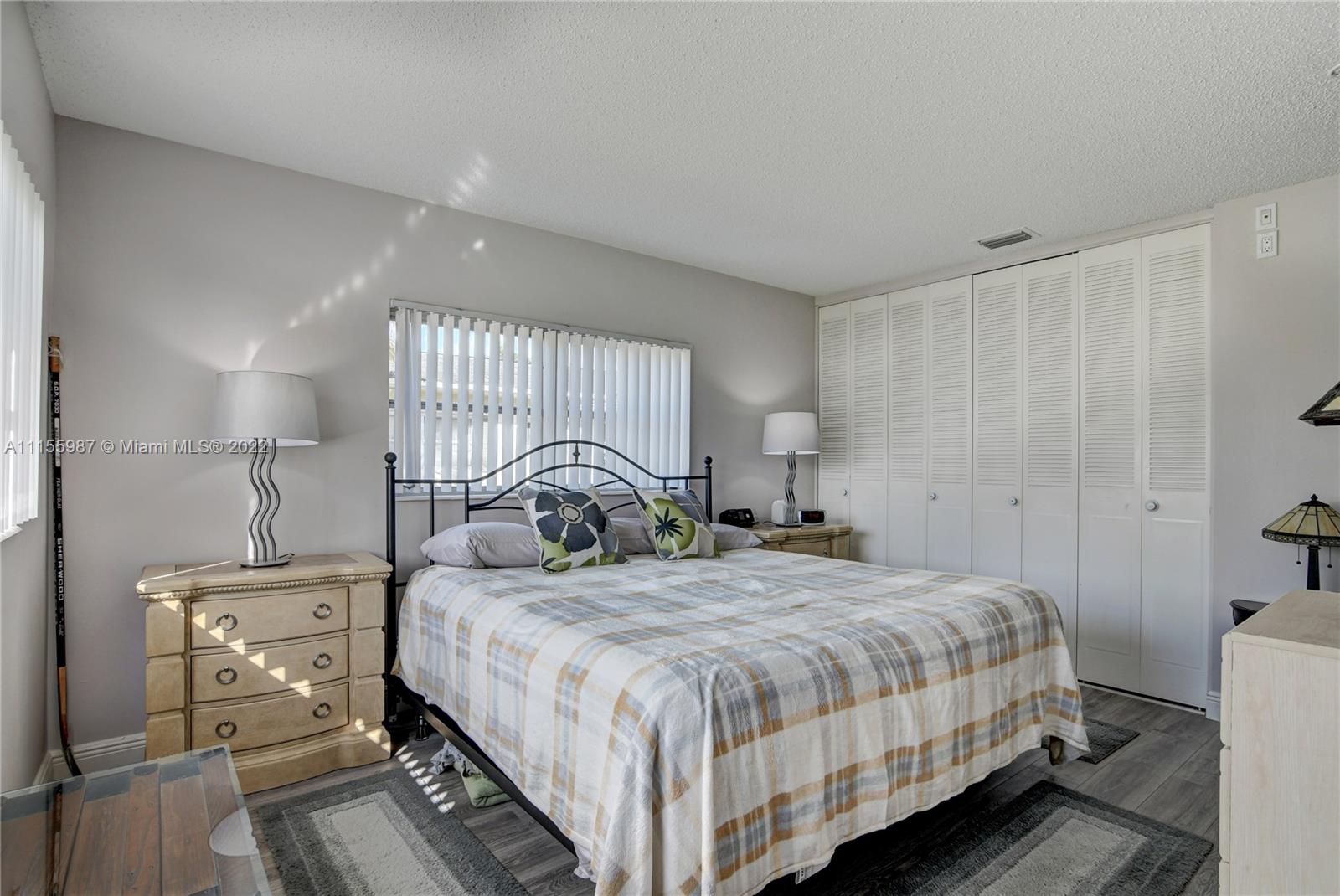 CRESTHAVEN VILLAS CONDO 3 - Residential