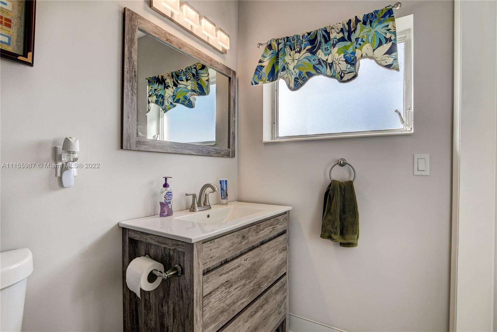 CRESTHAVEN VILLAS CONDO 3 - Residential