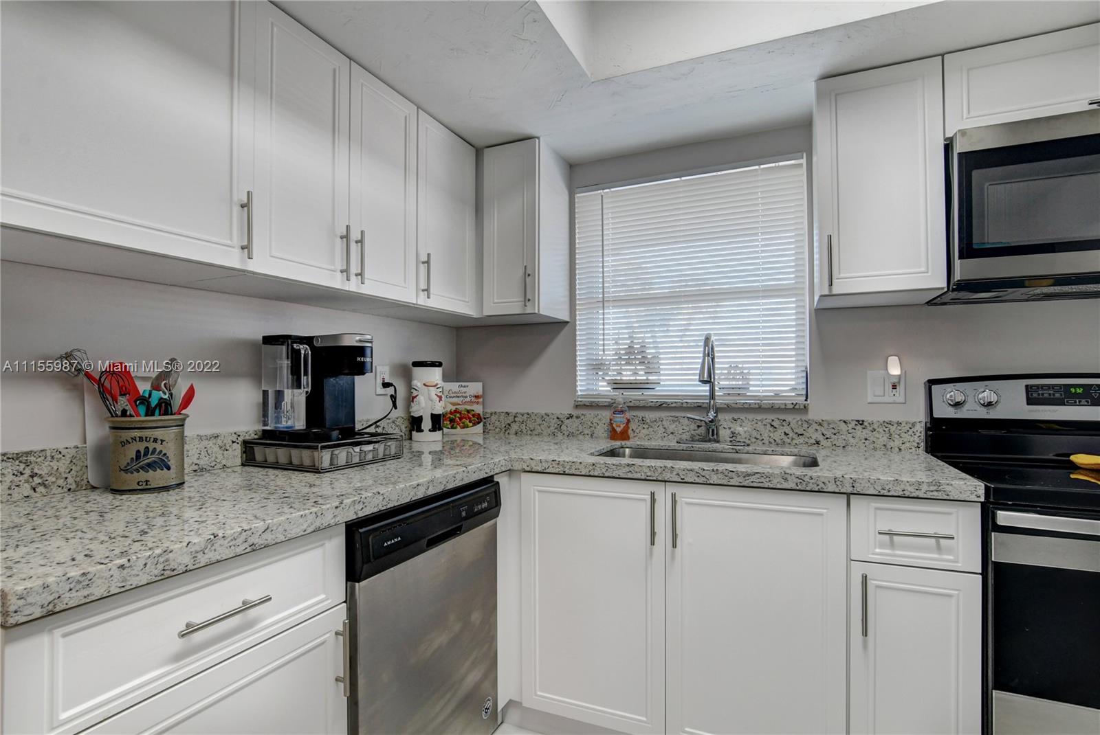 CRESTHAVEN VILLAS CONDO 3 - Residential