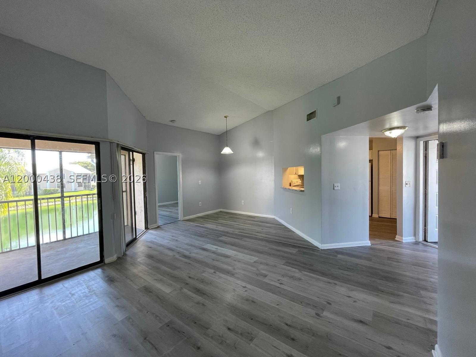 LAKESHORE CONDO 3 - Residential