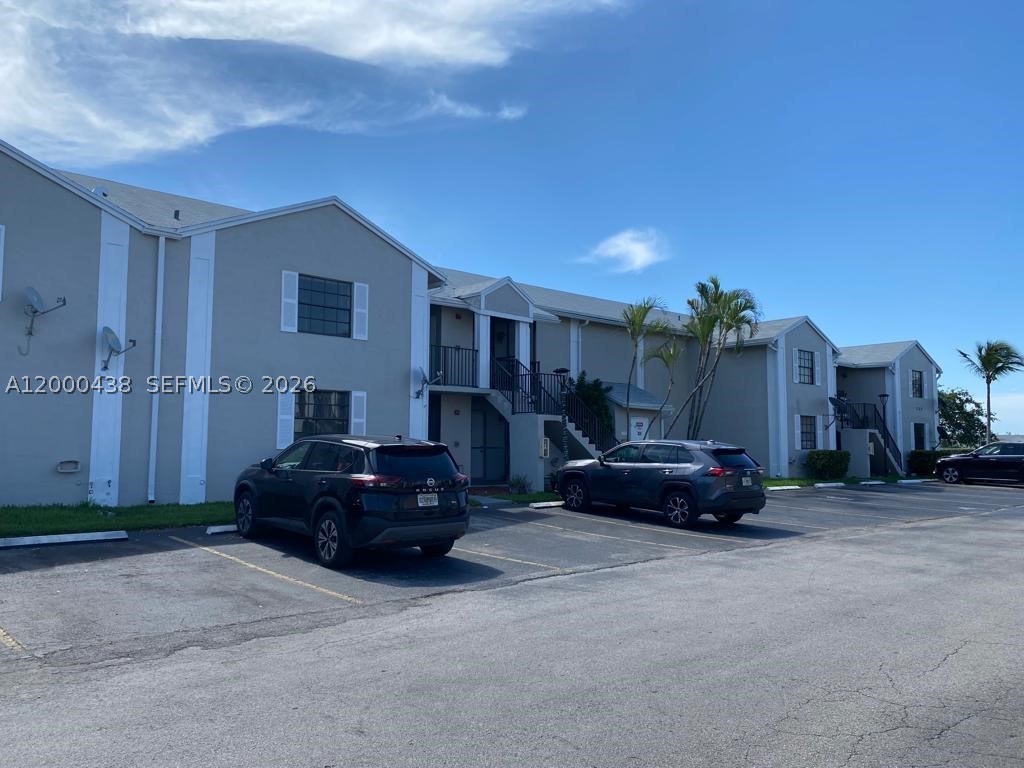 LAKESHORE CONDO 3 - Residential
