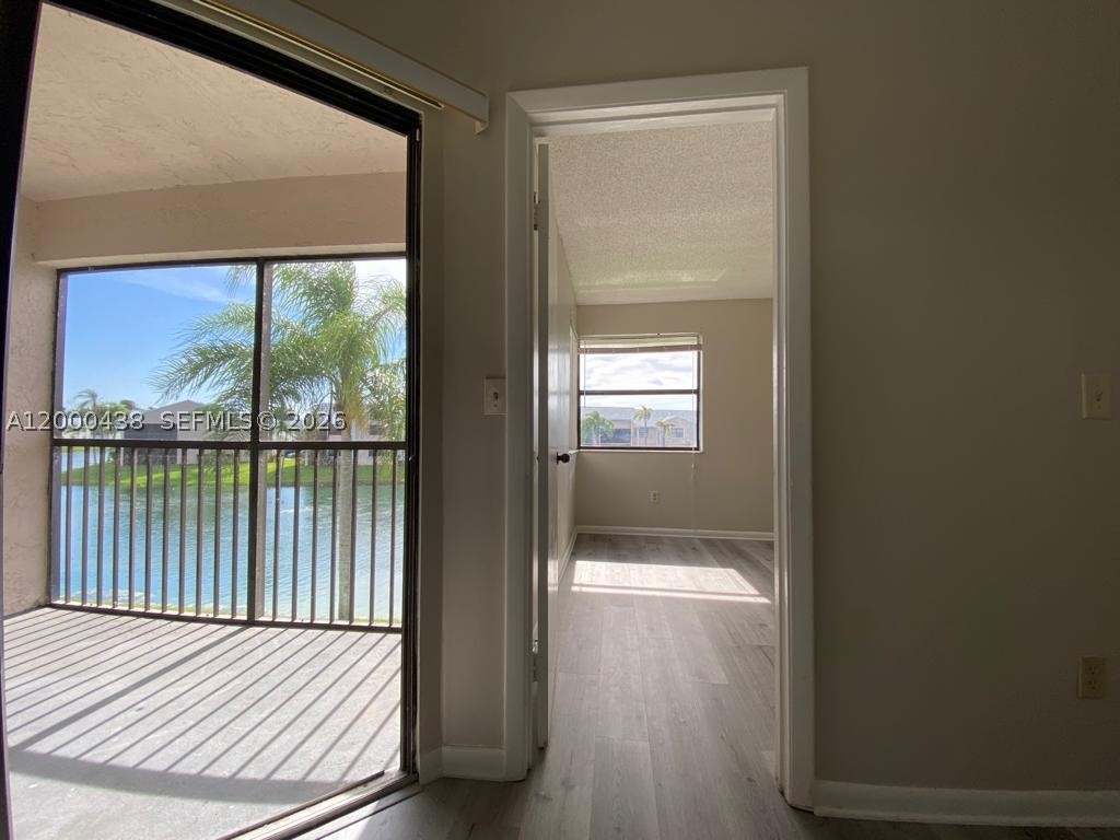 LAKESHORE CONDO 3 - Residential