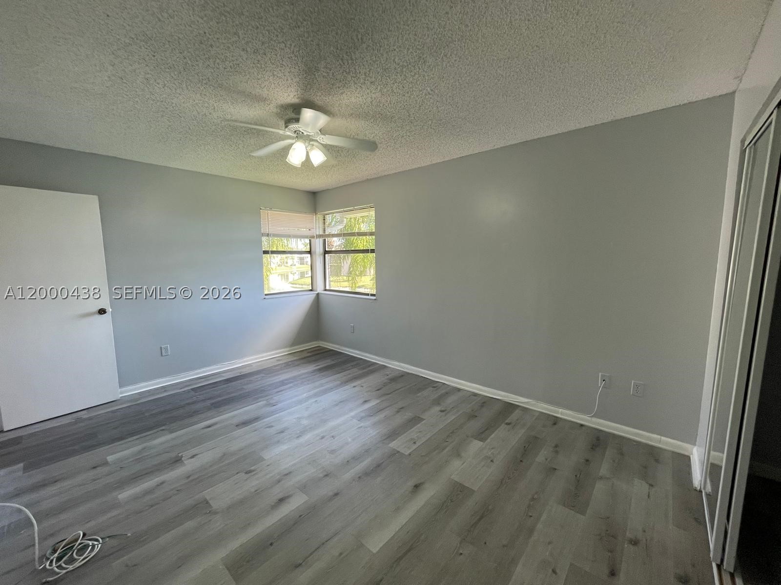 LAKESHORE CONDO 3 - Residential