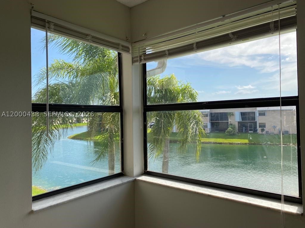 LAKESHORE CONDO 3 - Residential