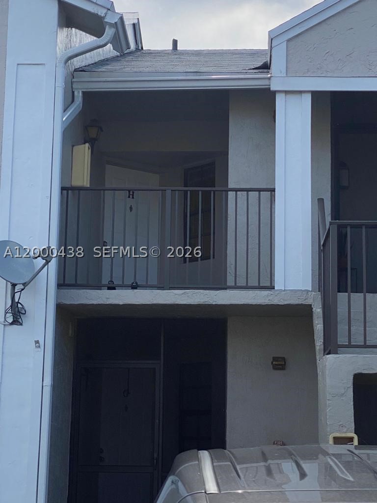 LAKESHORE CONDO 3 - Residential