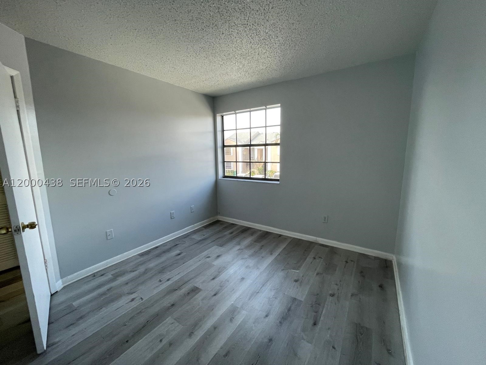 LAKESHORE CONDO 3 - Residential