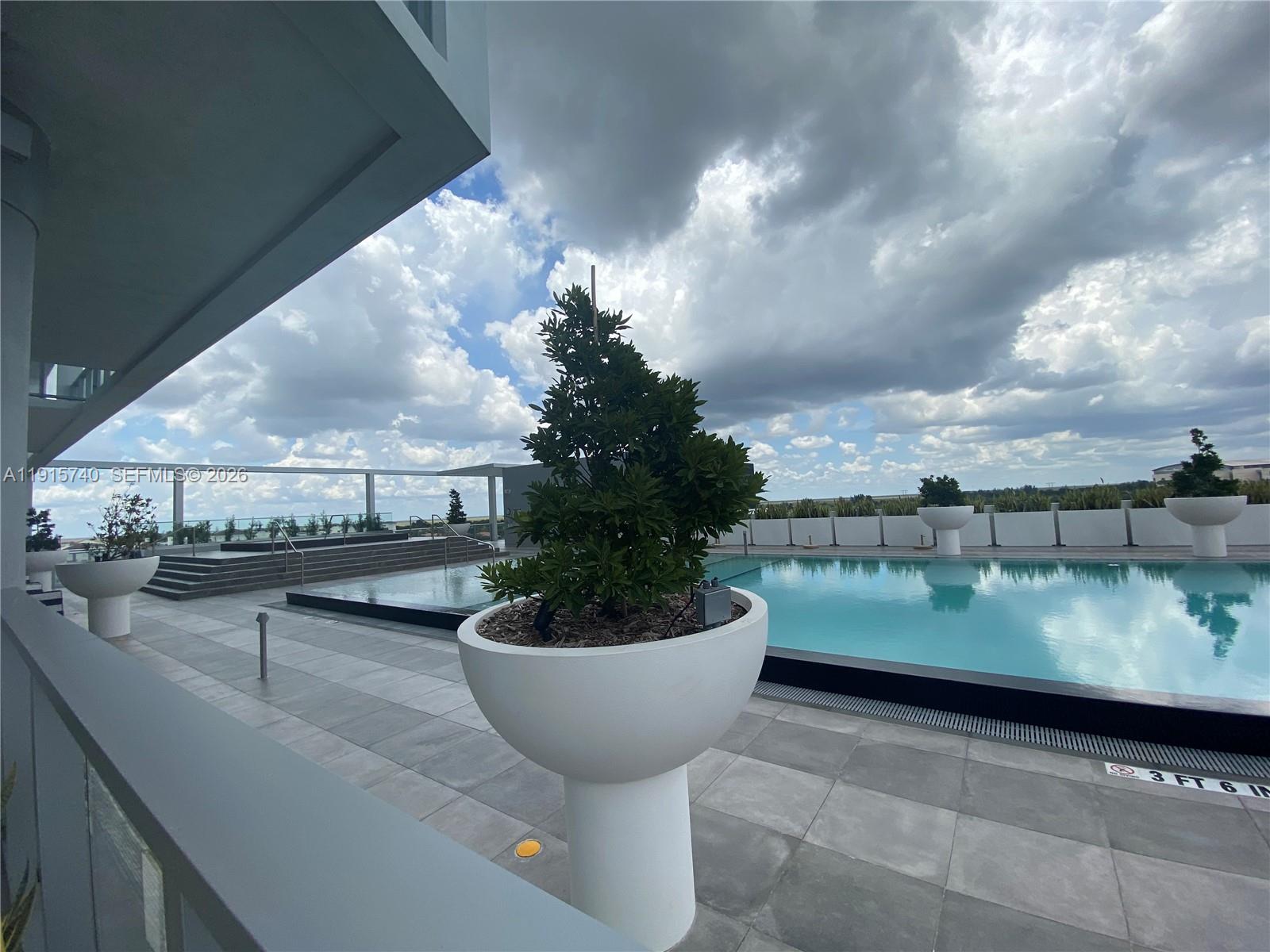 METROPICA NORTH TOWER ONE - Residential