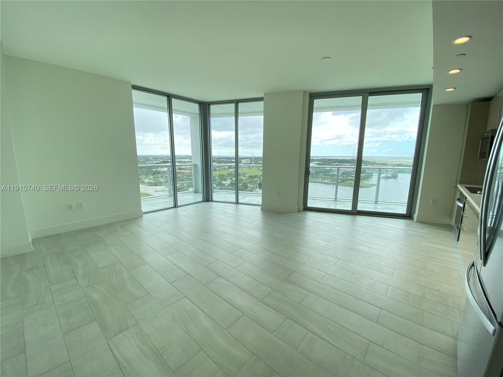 METROPICA NORTH TOWER ONE - Residential