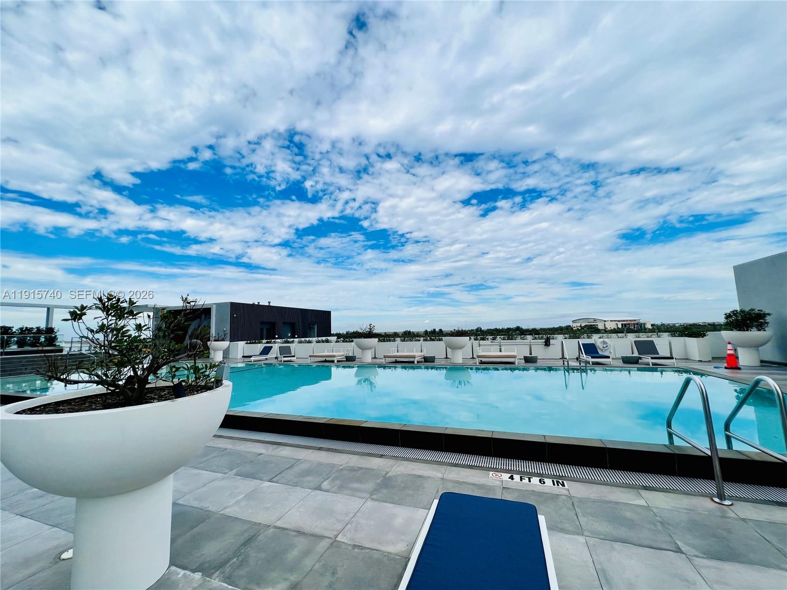 METROPICA NORTH TOWER ONE - Residential