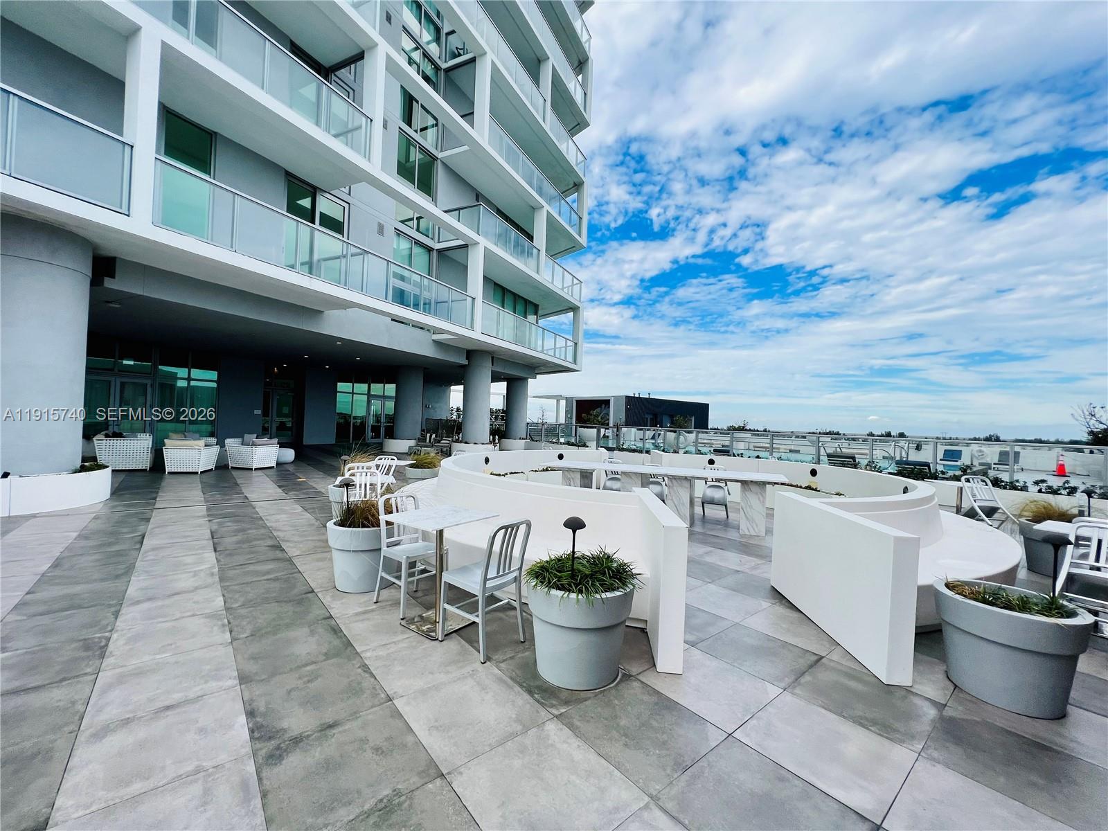 METROPICA NORTH TOWER ONE - Residential
