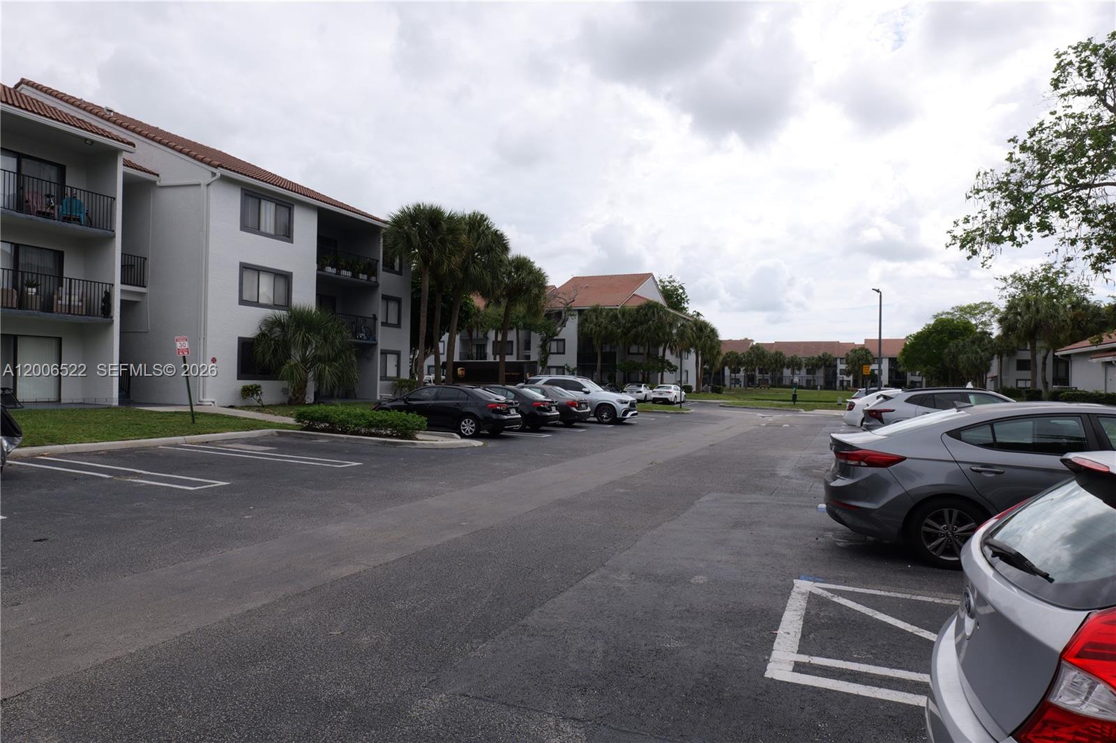 VISCONTI CONDO - Residential