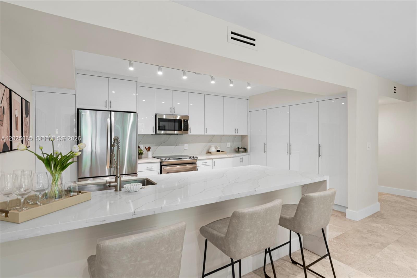 COMMODORE CLUB WEST CONDO - Residential
