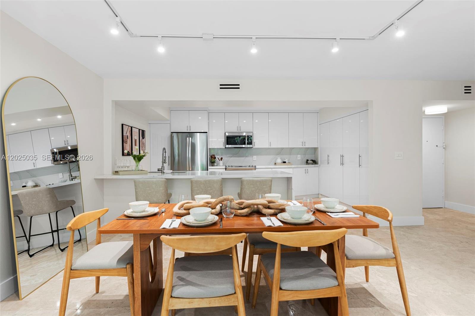 COMMODORE CLUB WEST CONDO - Residential