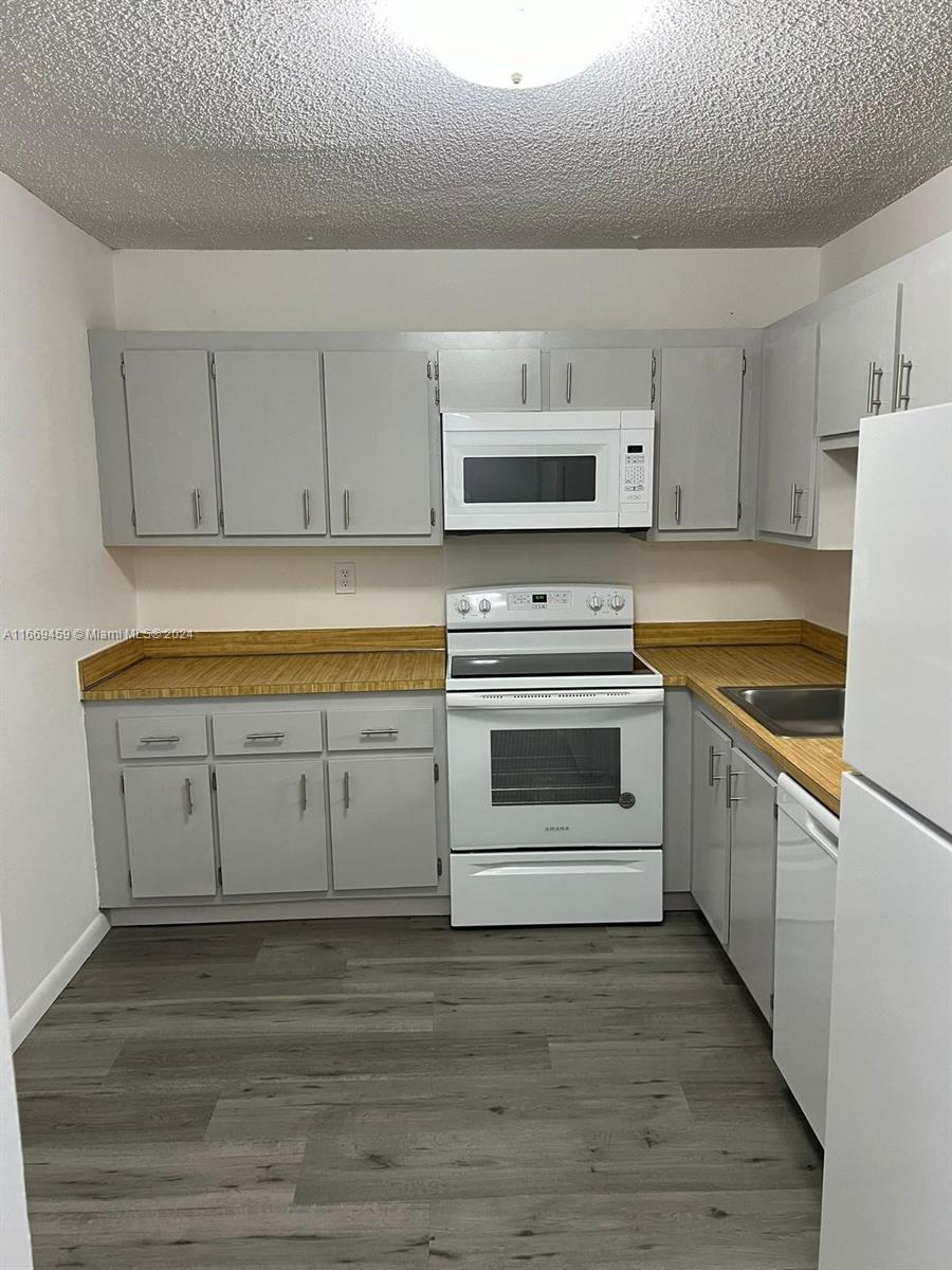 Beautiful 2 bedrooms, 2 baths unit located in the gated community of Courtyard of Broward with heated pool and lakes for morning walks!! Unit has enclosed balcony that can be used for additional living space such as an office.
All new high traffic laminate floors, freshly painted, updated bathrooms and much more ! A must see before it goes!