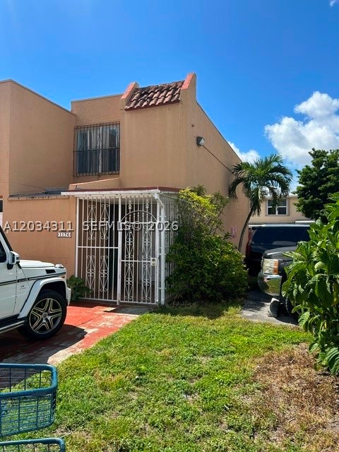 Great location, this property offers a lot of potential for investment or as primary residence.