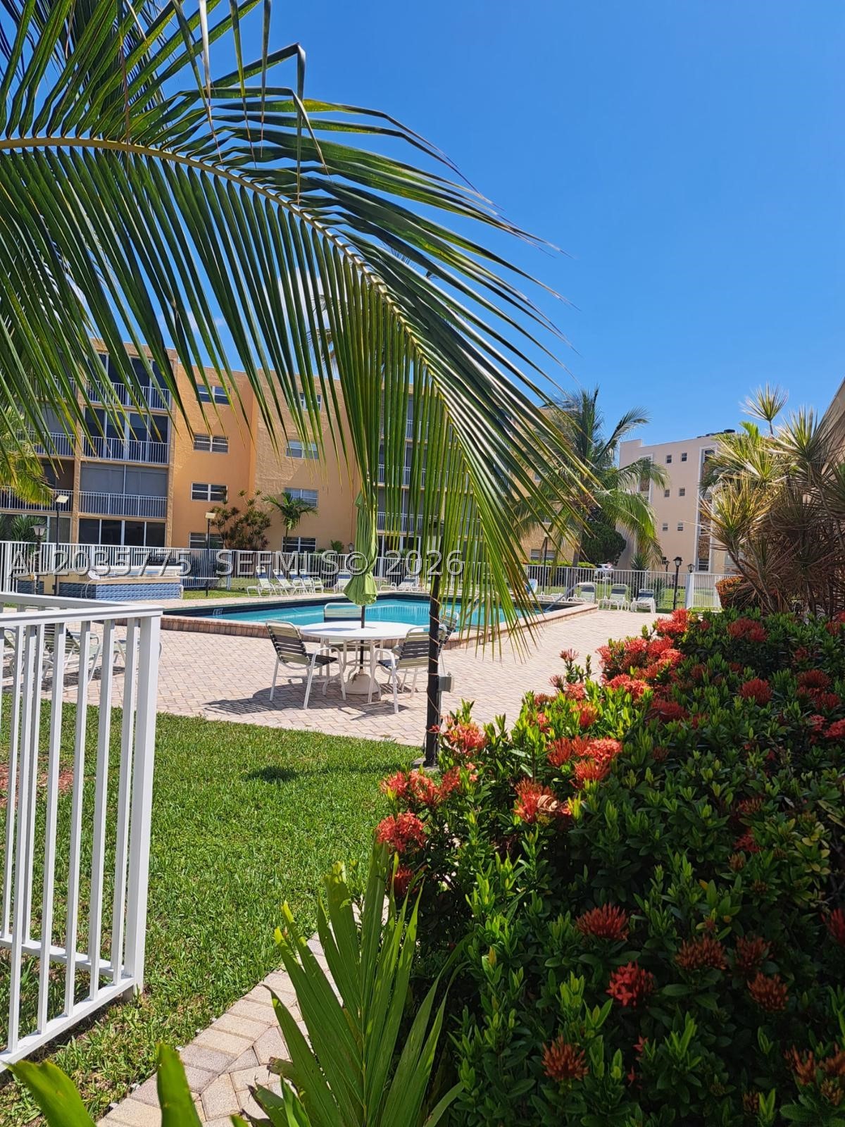 MEADOWBROOK LAKES CONDO - Residential