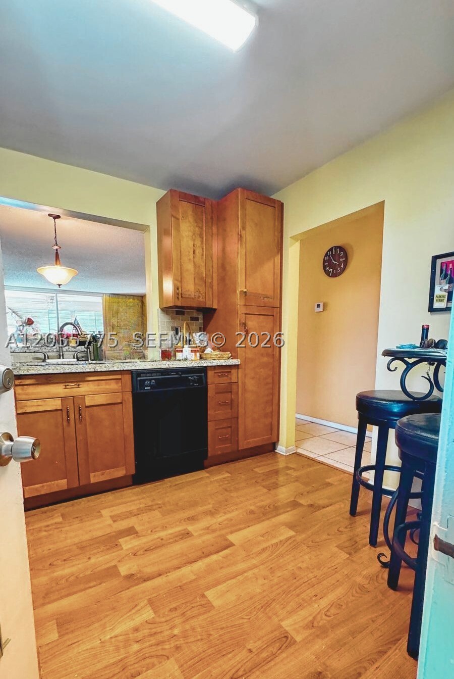 MEADOWBROOK LAKES CONDO - Residential