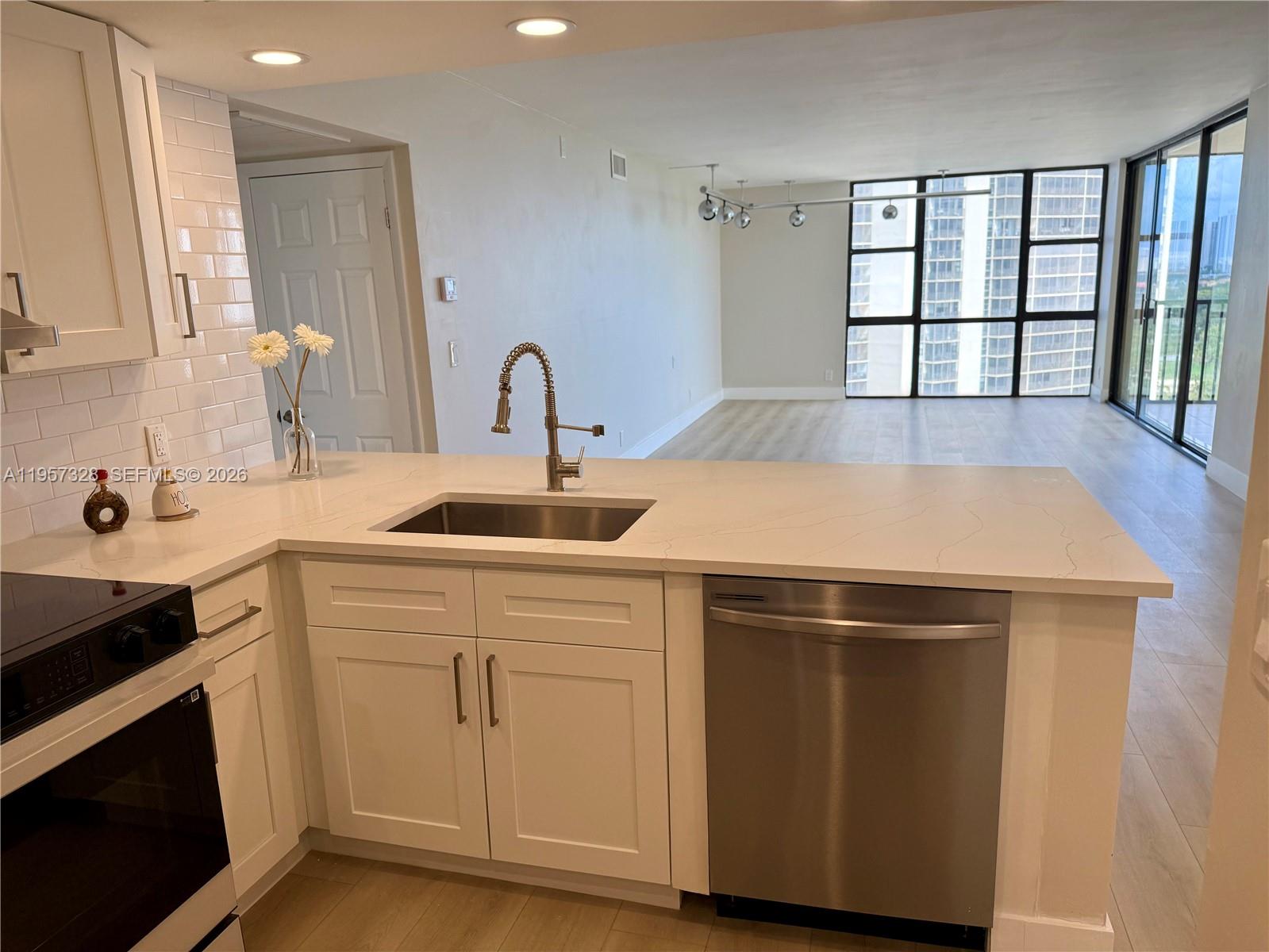 CORONADO CONDO- TOWER II - Residential