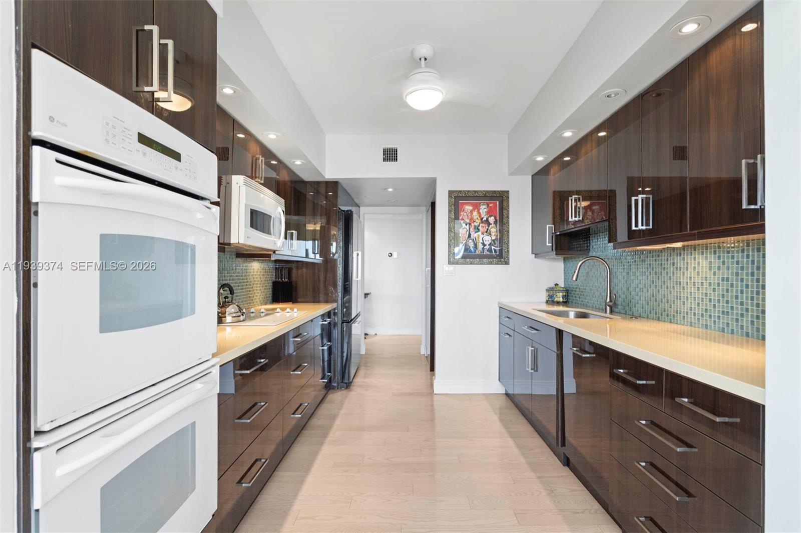 TURNBERRY ISLE SOUTH COND - Residential