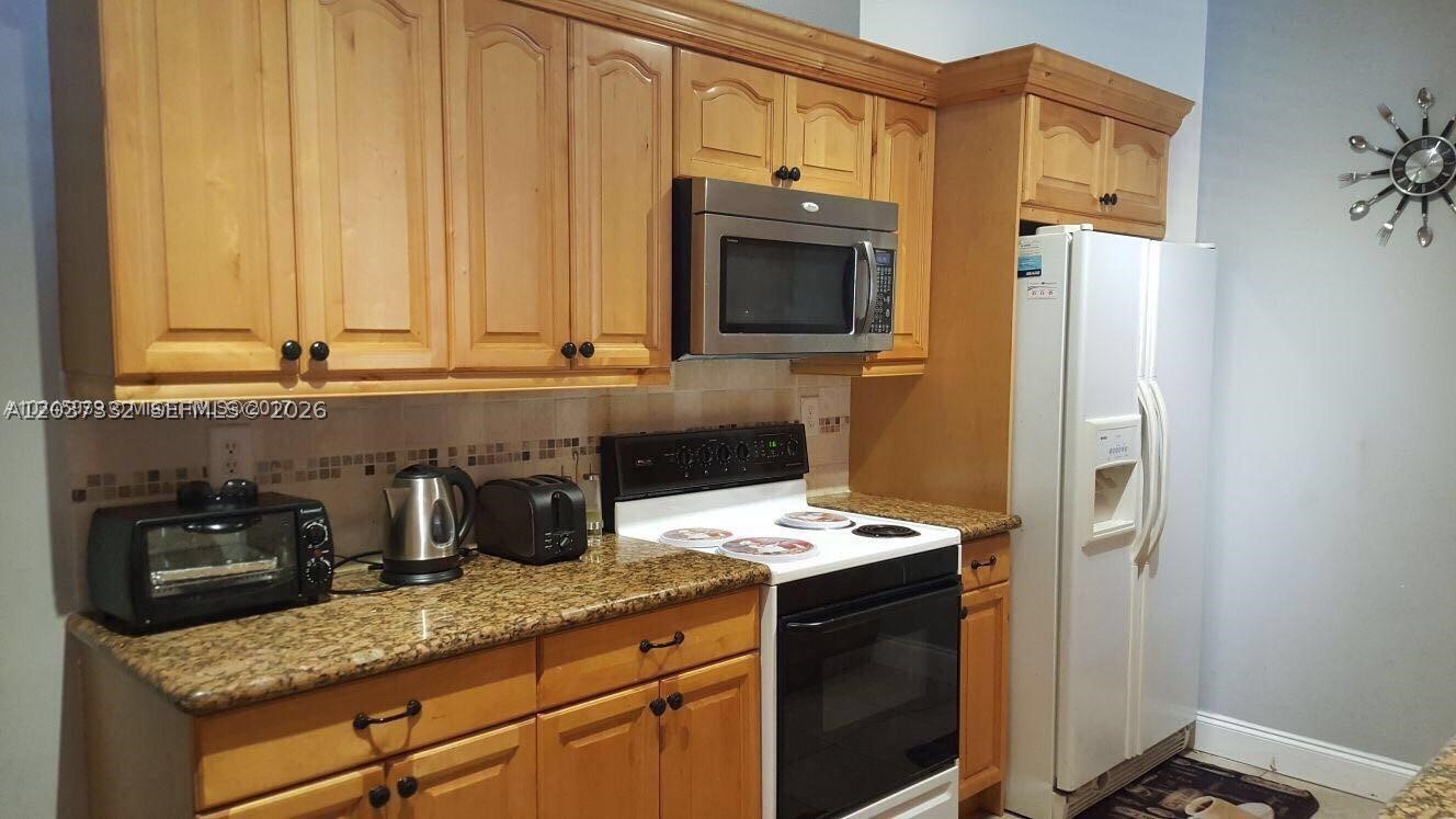 STRAWBERRY FIELD SUB - Residential Lease