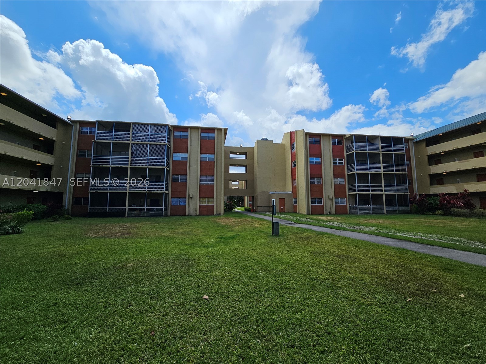 SUNSET HILLS I CONDO - Residential