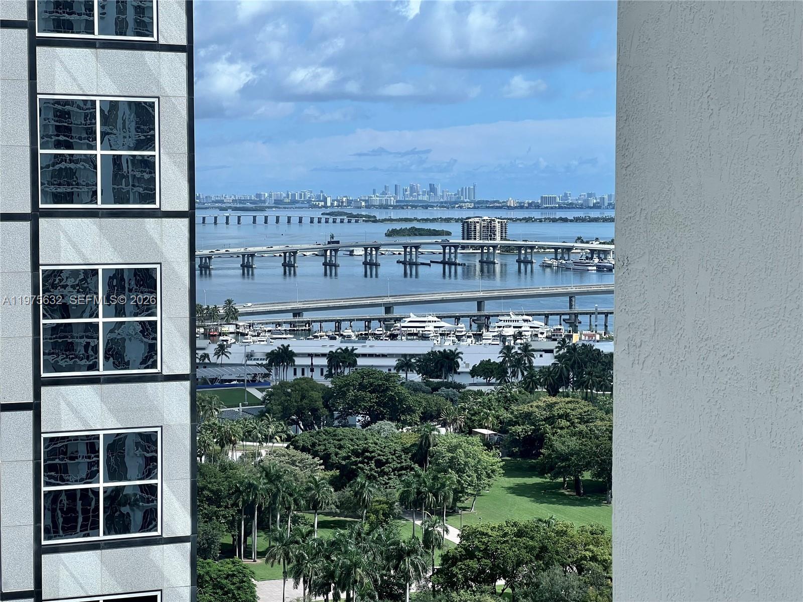MET 1 CONDO - Residential Lease