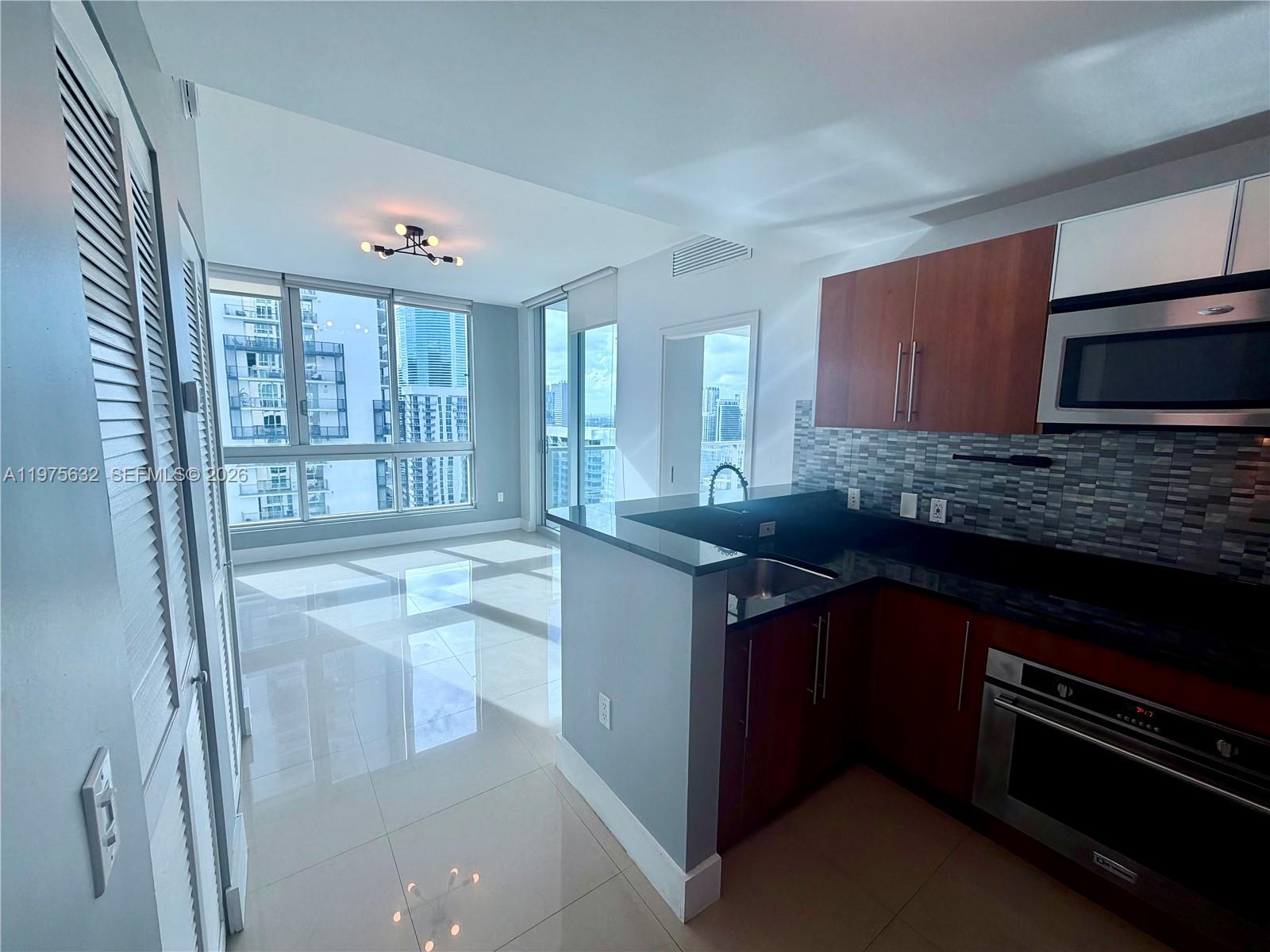MET 1 CONDO - Residential Lease