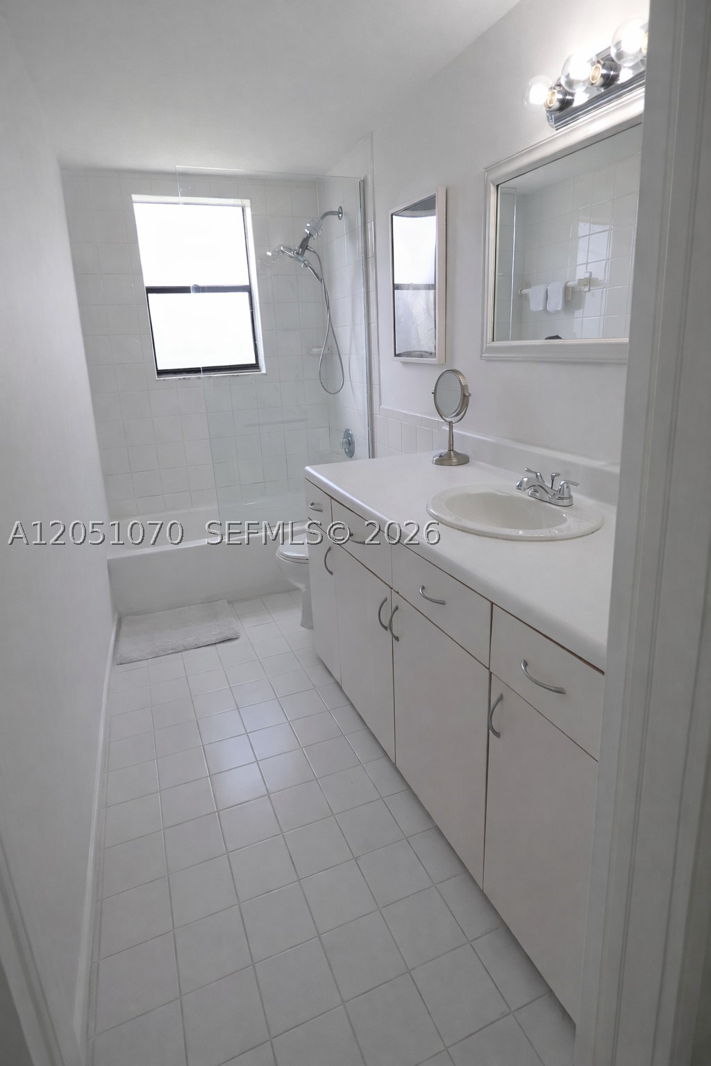 PALM VILLAGE CLUB CONDO - Residential Lease