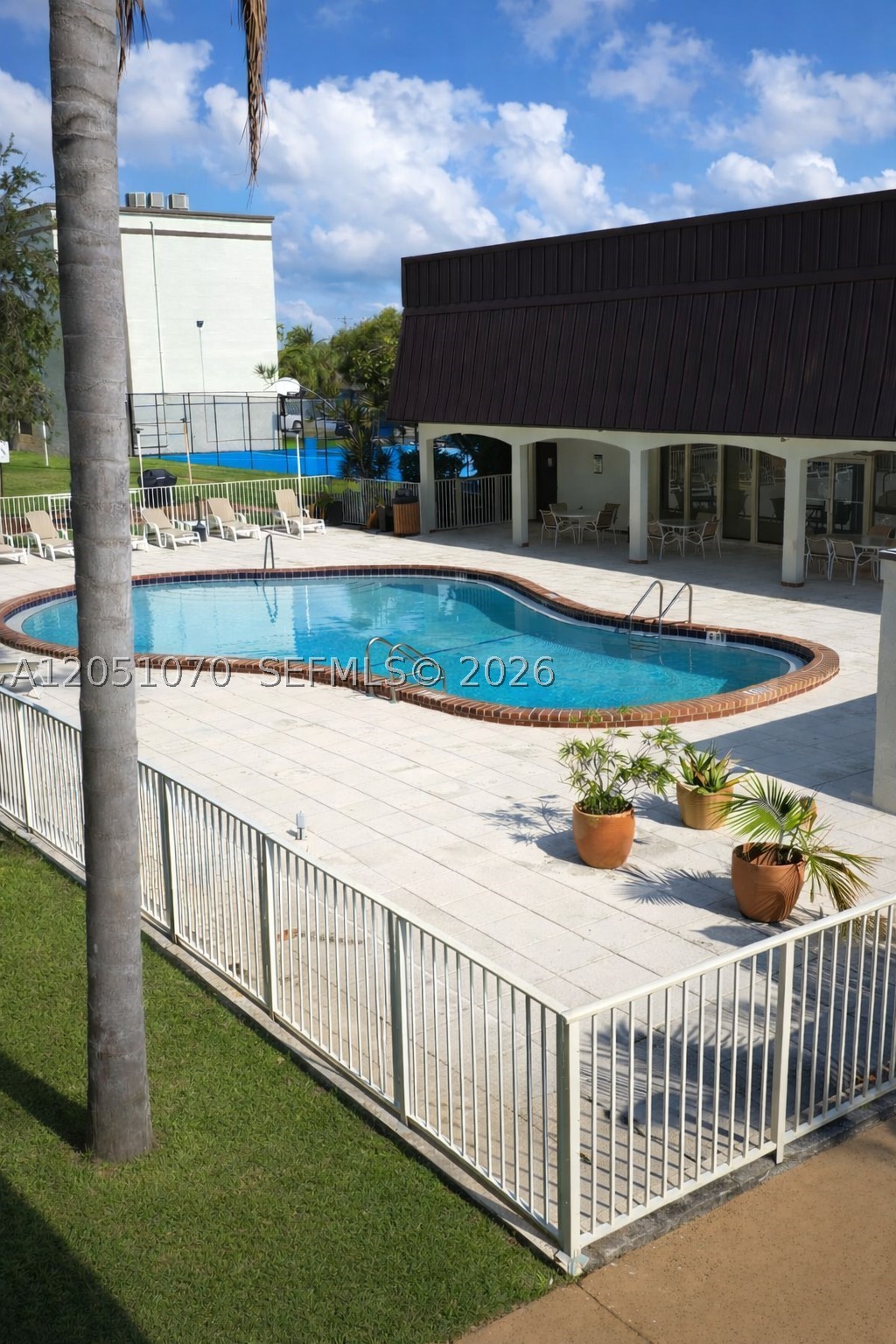 PALM VILLAGE CLUB CONDO - Residential Lease