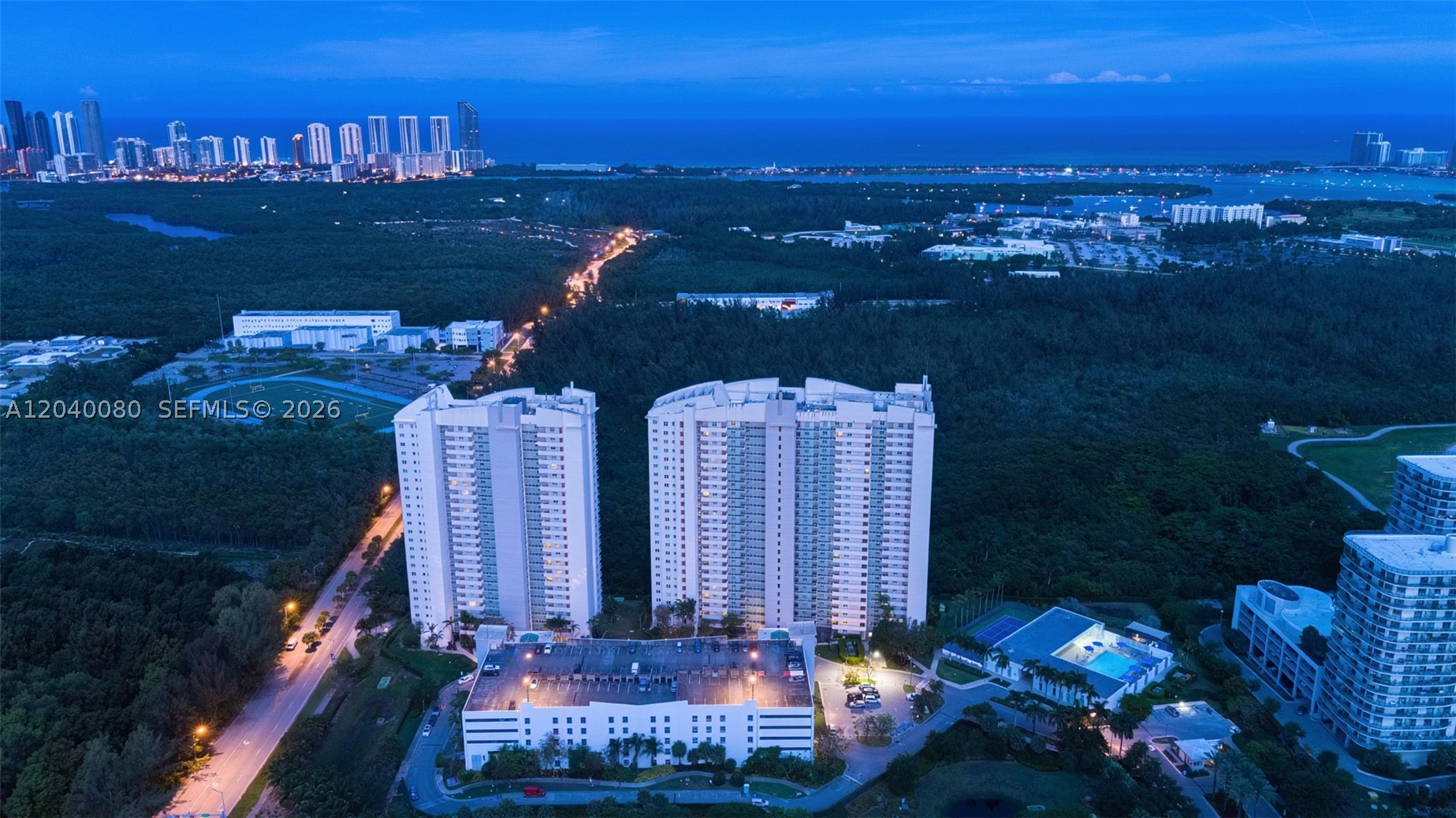 THE OAKS I CONDO - Residential