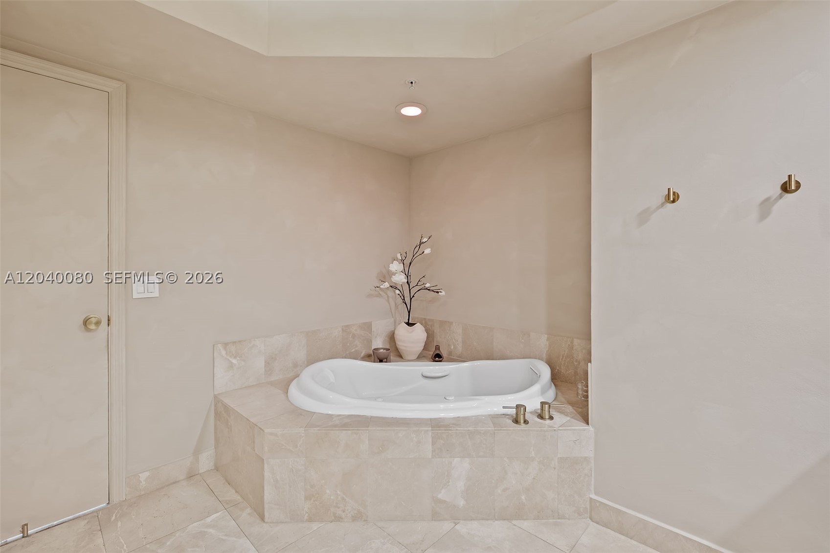 THE OAKS I CONDO - Residential