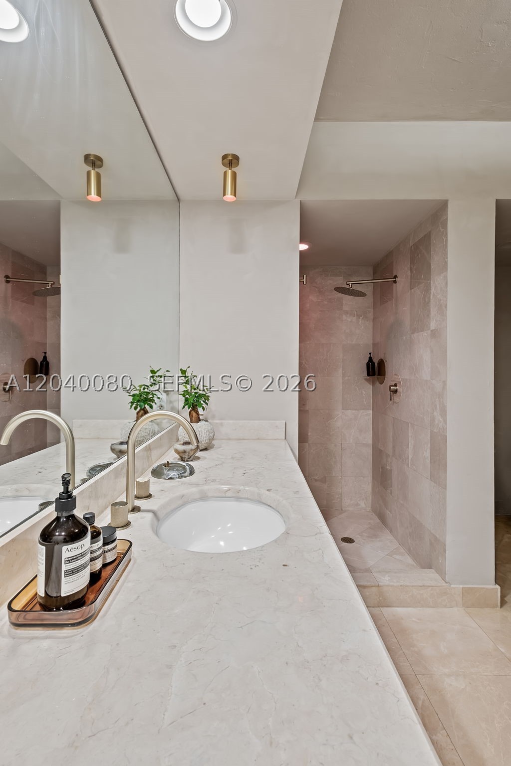 THE OAKS I CONDO - Residential