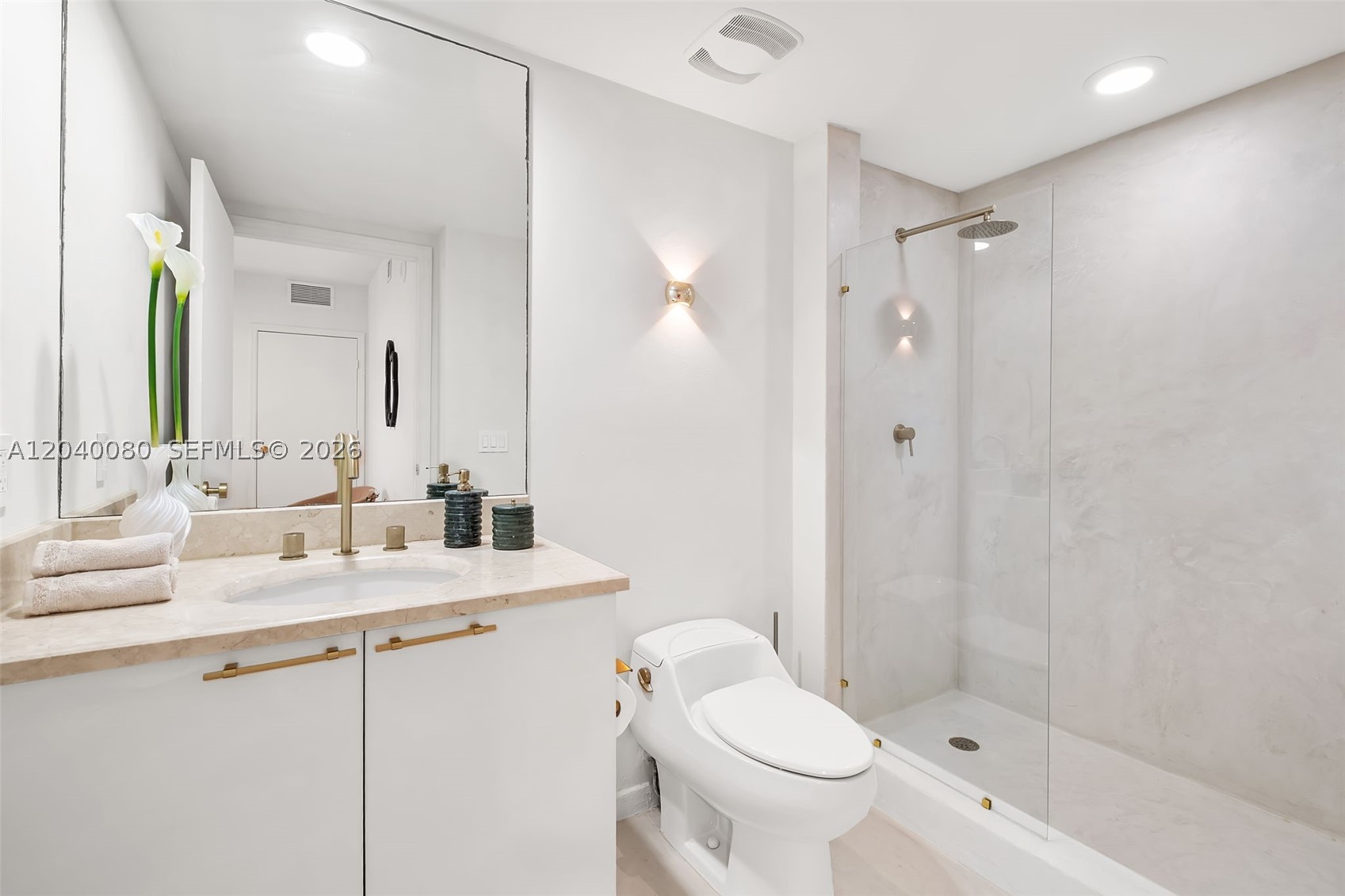 THE OAKS I CONDO - Residential