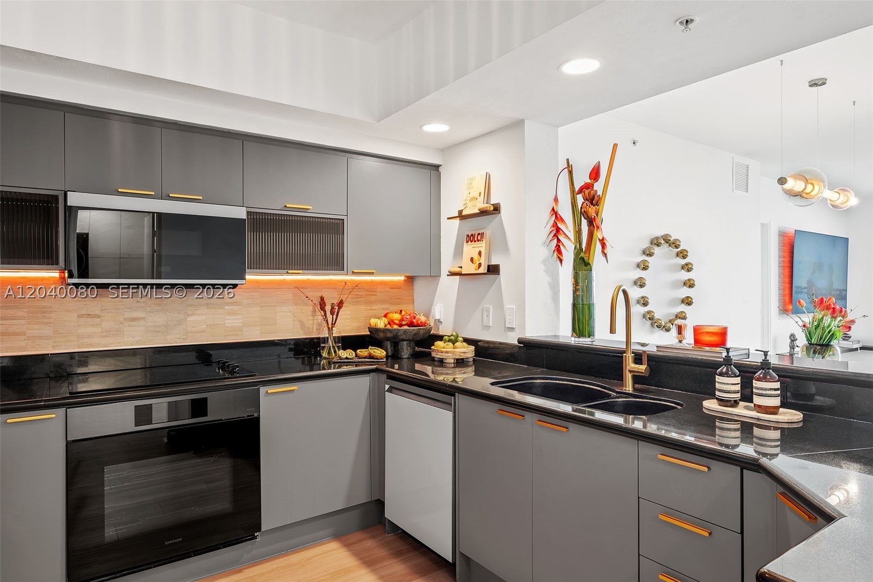 THE OAKS I CONDO - Residential